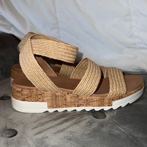 Women’s Platform Wedge - Picture 2 of 4